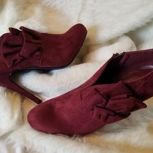 Beautiful Wine Shooties, Sz 9
